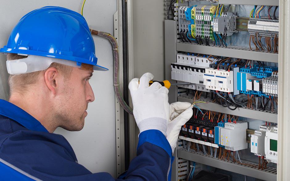 travail électricien Le Bourget