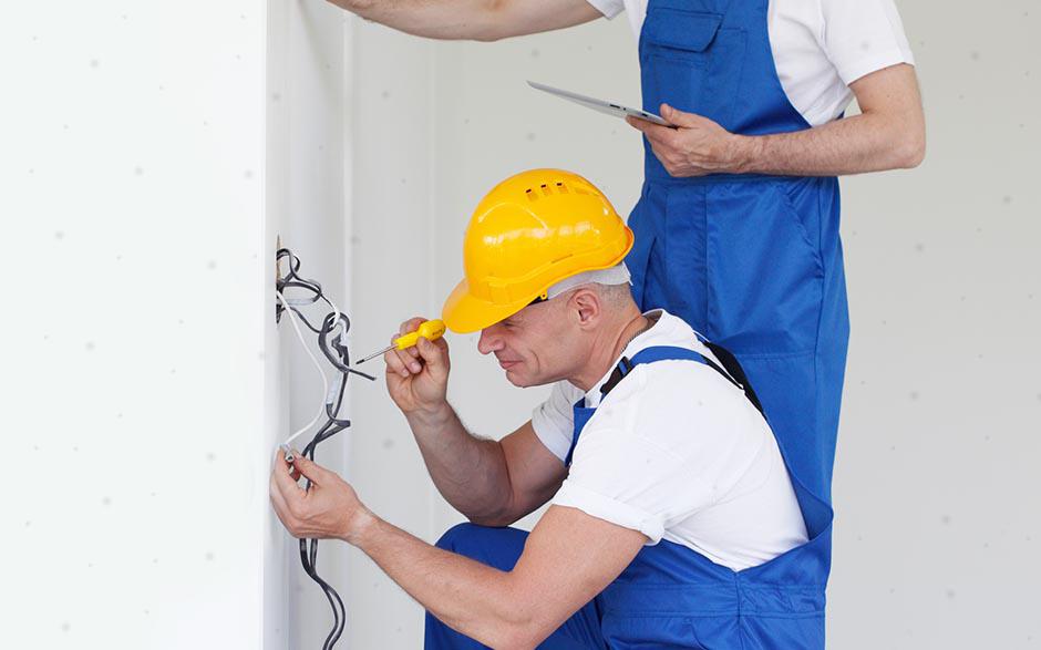 travail électricien Le Bourget